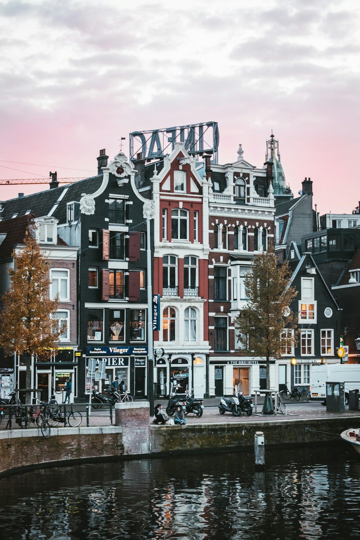 Nederlandse herenhuizen met traditionele gevels