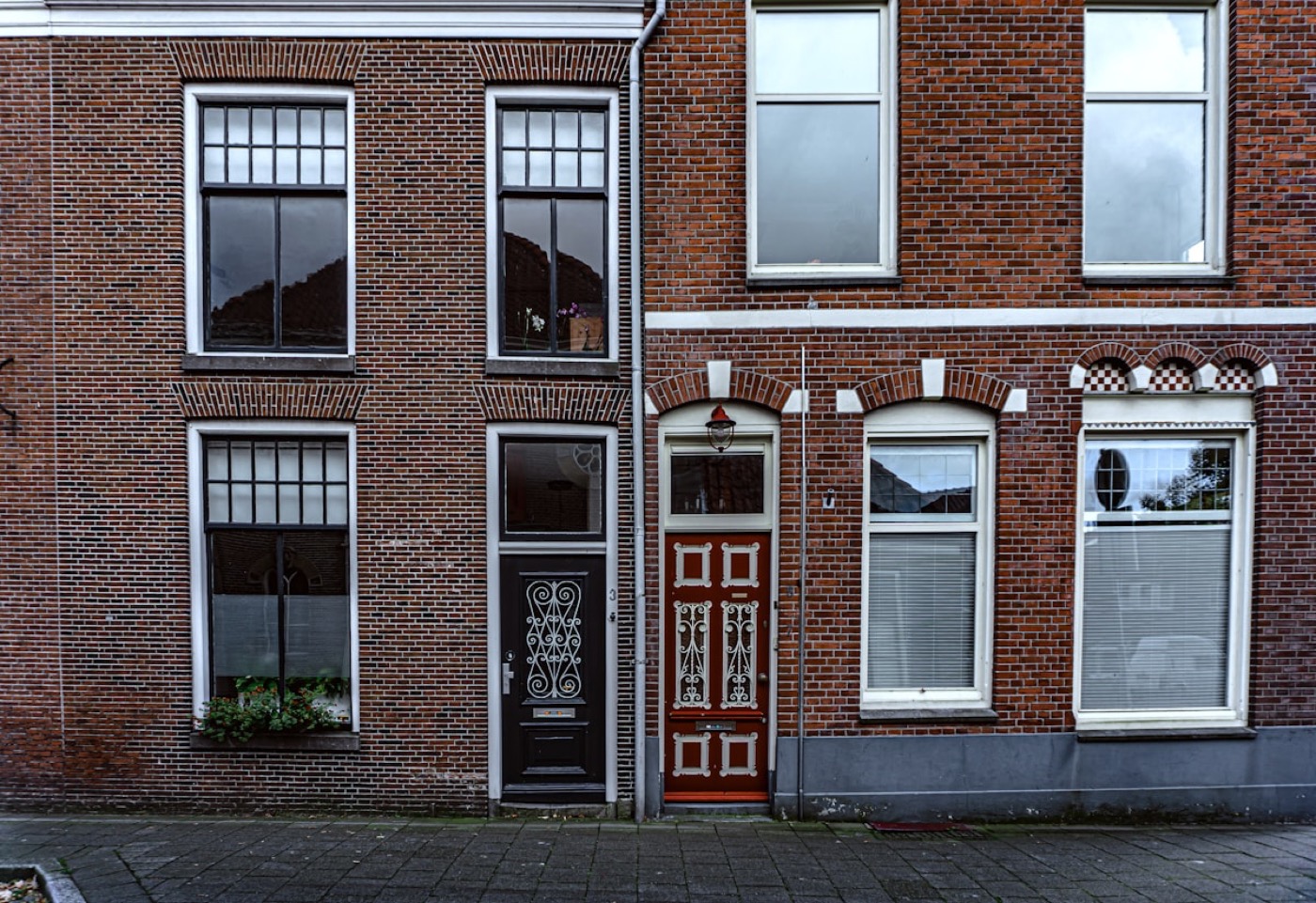 Rijtjeshuizen in een Nederlandse buurt